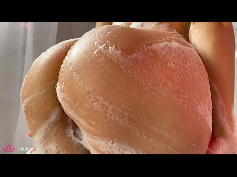 ❤️ Brunette په شاور کې د شدید orgasm لپاره د وایبرټر سره بلی مشت زنی کوي ☑ ❌️❤